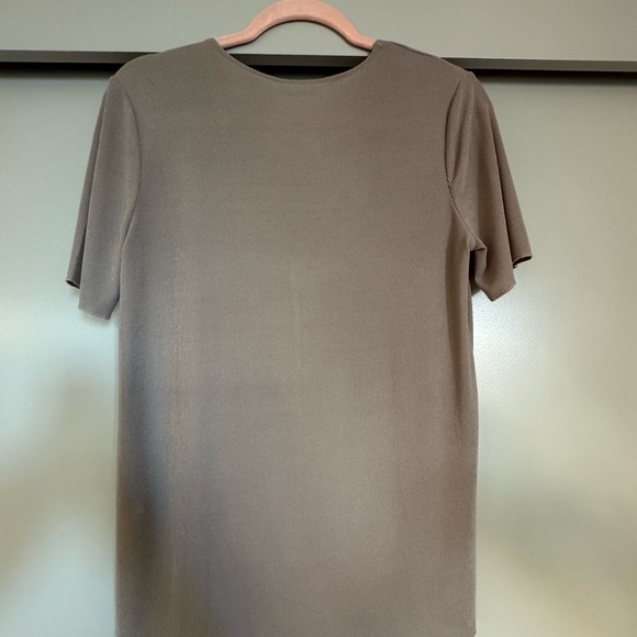 Zara Ribbed Taupe V-Neck Tee - Picture 4 of 5